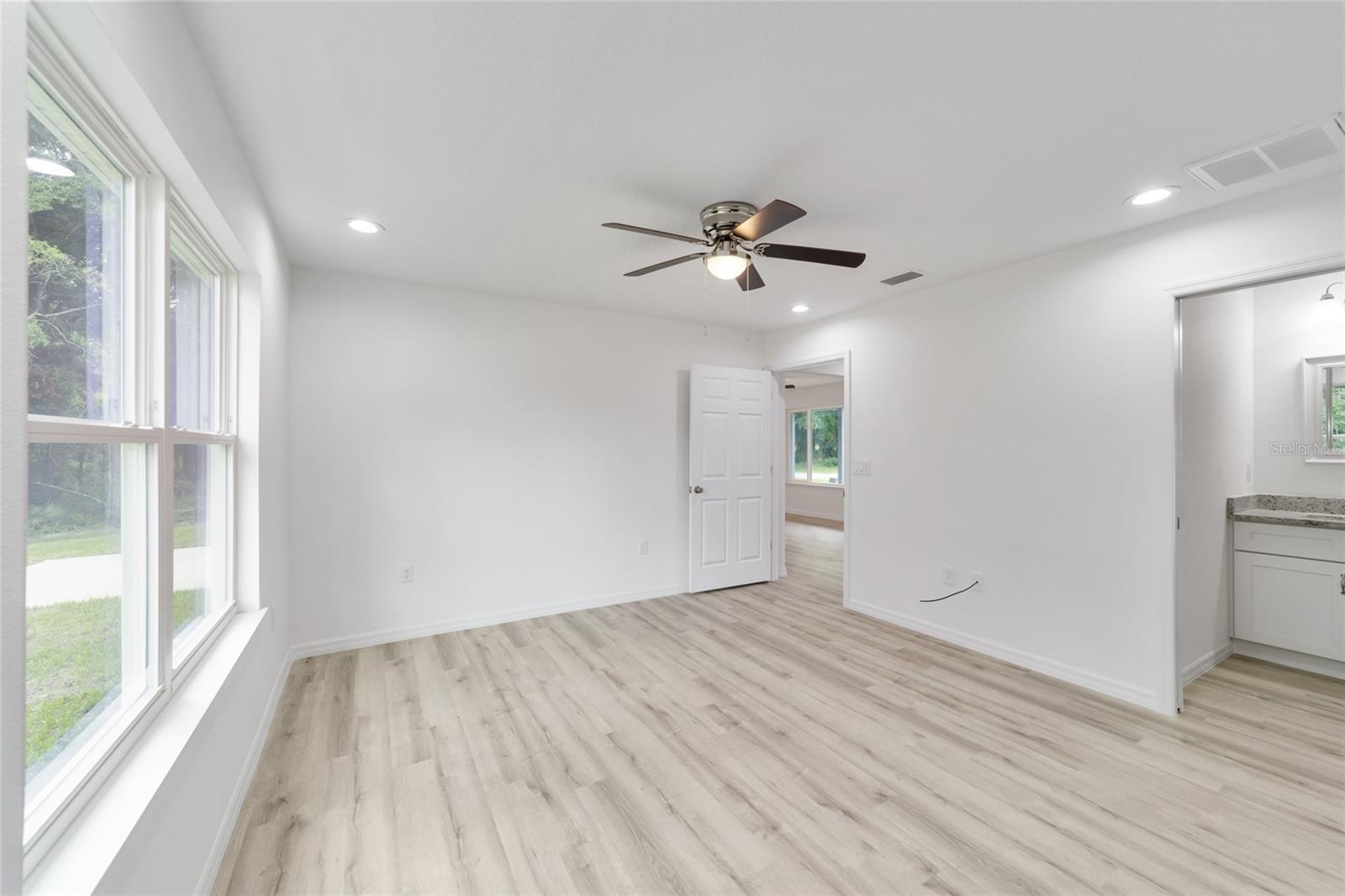 25 FISHER TRCE, OCKLAWAHA, FL, 32179