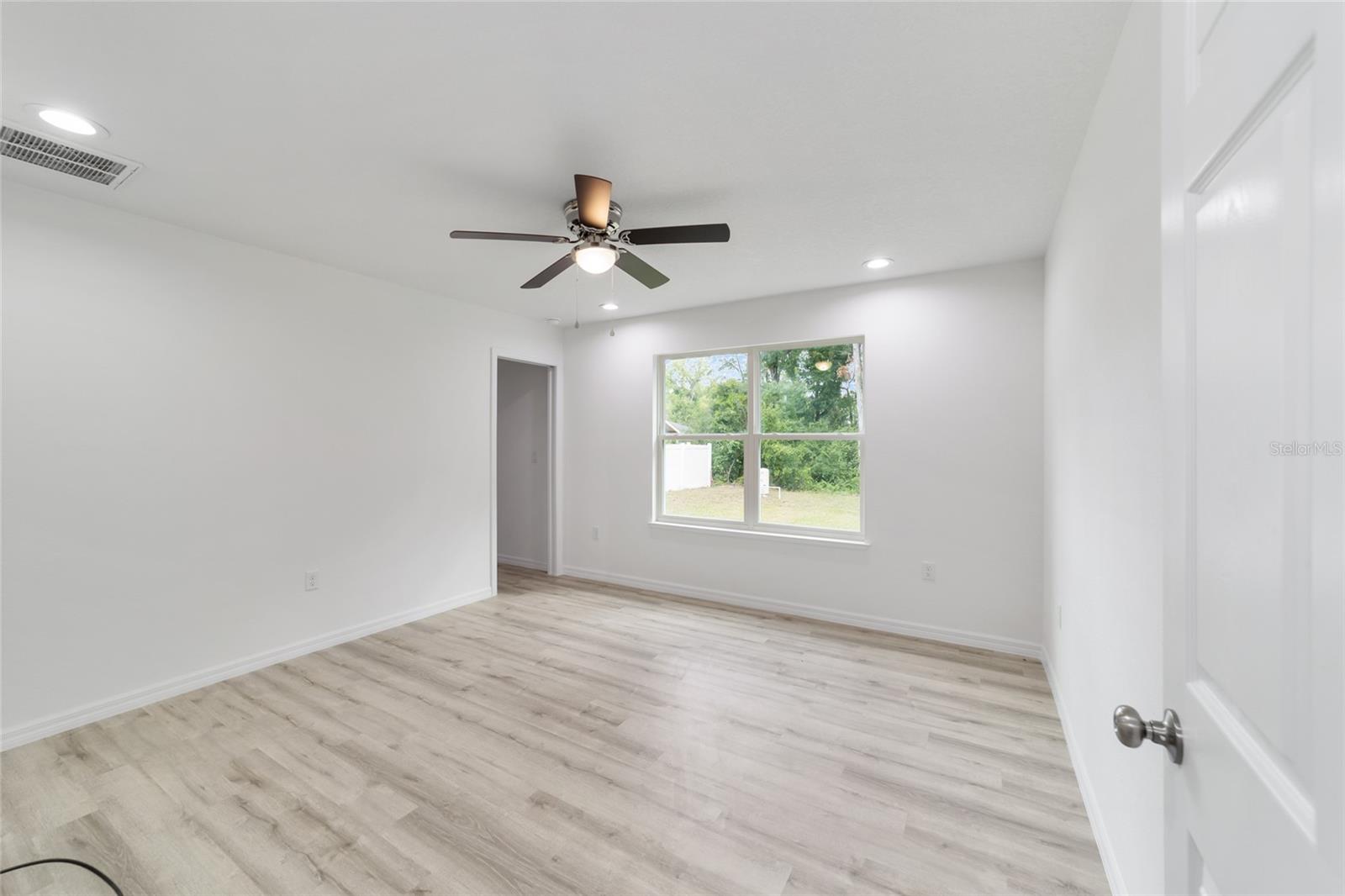 25 FISHER TRCE, OCKLAWAHA, FL, 32179