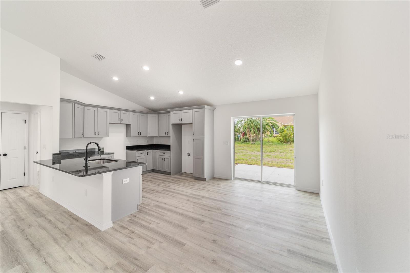 43 SEQUOIA TRL, OCKLAWAHA, FL, 32179