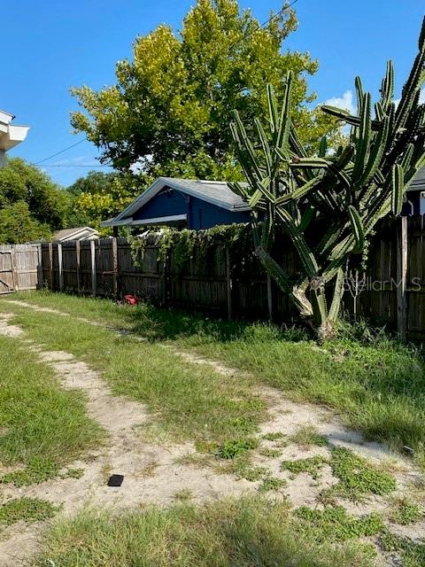 709 N DISSTON, TAVARES, FL, 32778