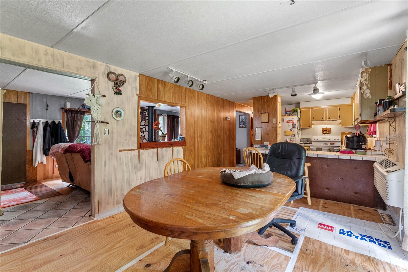 1099 BEE LN, GENEVA, FL, 32732