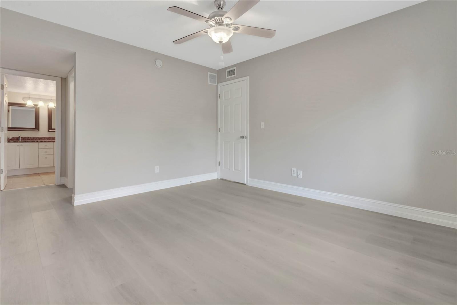 165 N PEARL LAKE CSWY #100, ALTAMONTE SPRINGS, FL, 32714