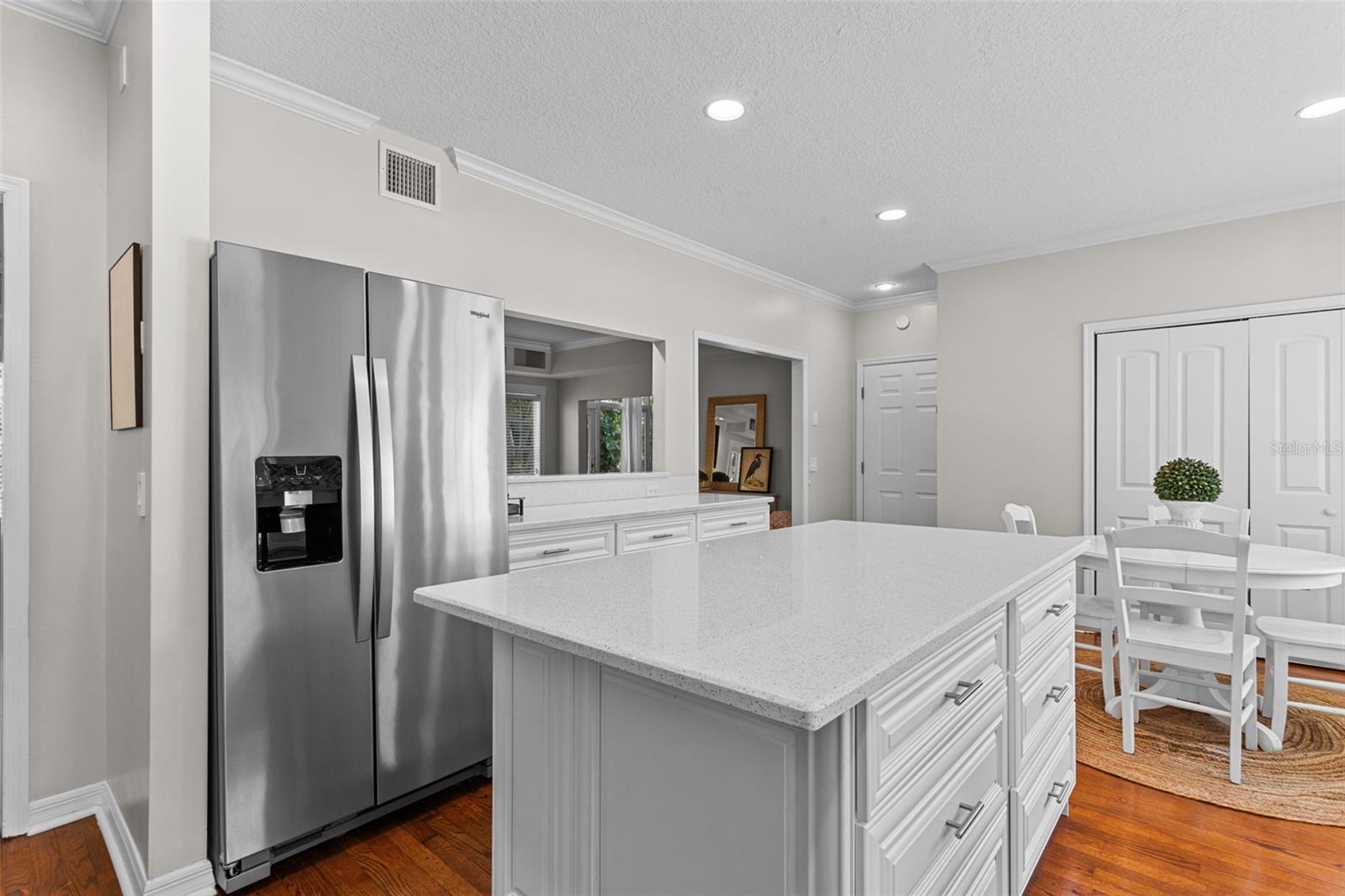2715 W BAY AVE, TAMPA, FL, 33611