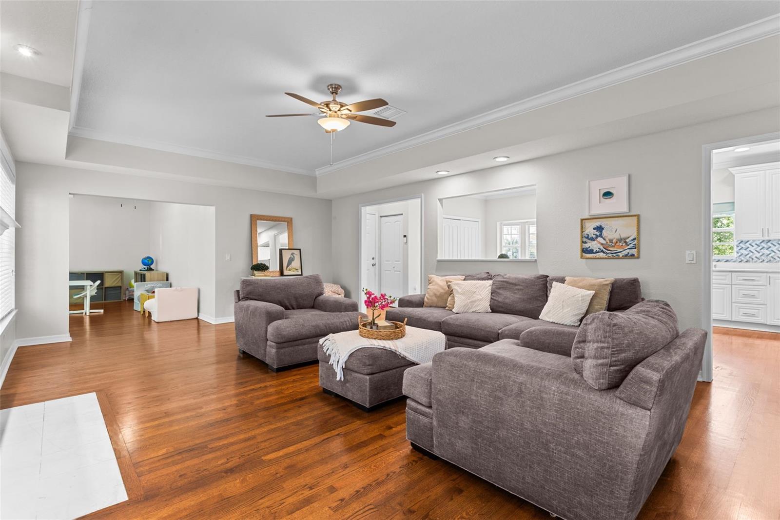 2715 W BAY AVE, TAMPA, FL, 33611