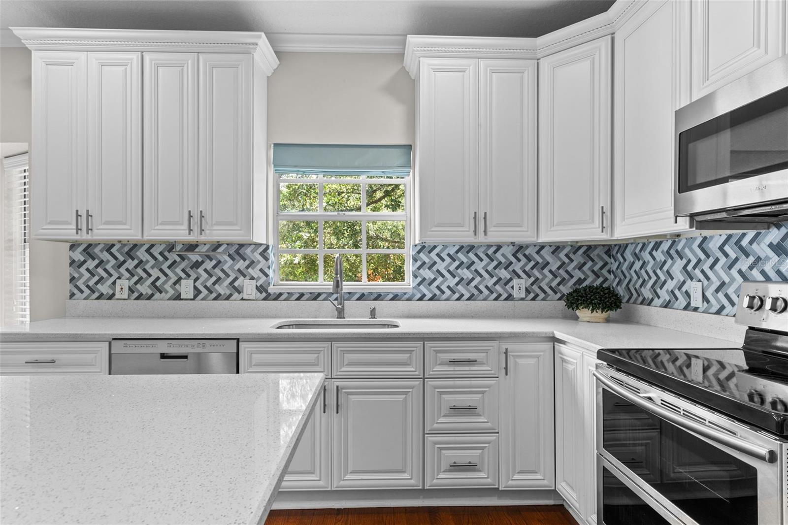 2715 W BAY AVE, TAMPA, FL, 33611