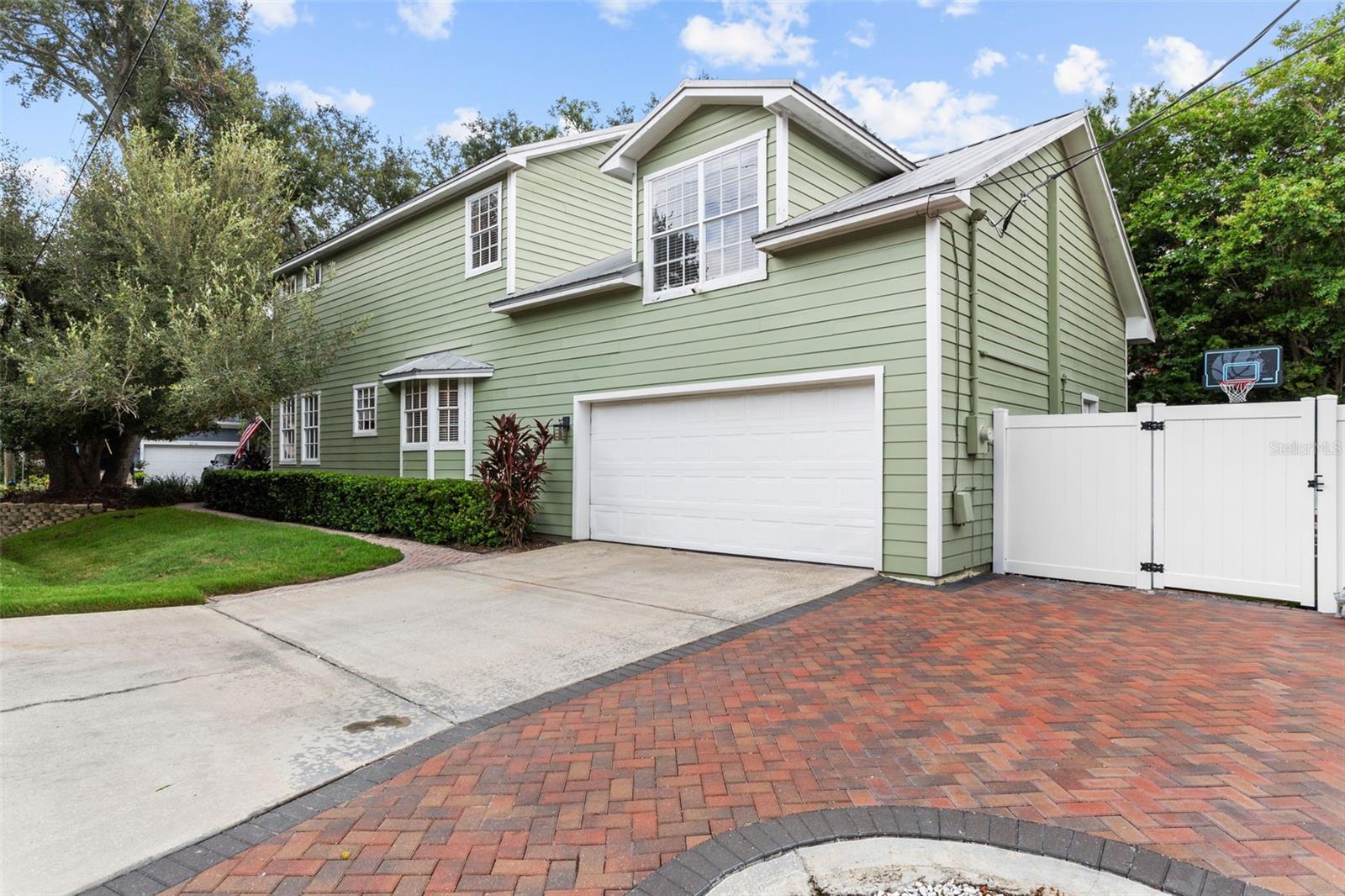 2715 W BAY AVE, TAMPA, FL, 33611