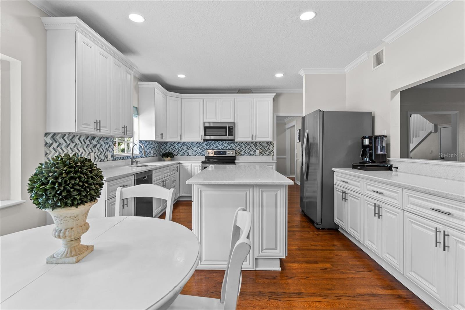 2715 W BAY AVE, TAMPA, FL, 33611