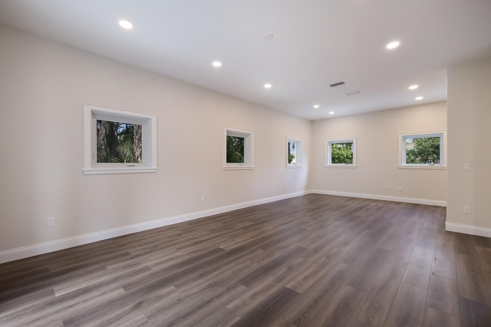 501 RECLINATA DR, LONGBOAT KEY, FL, 34228