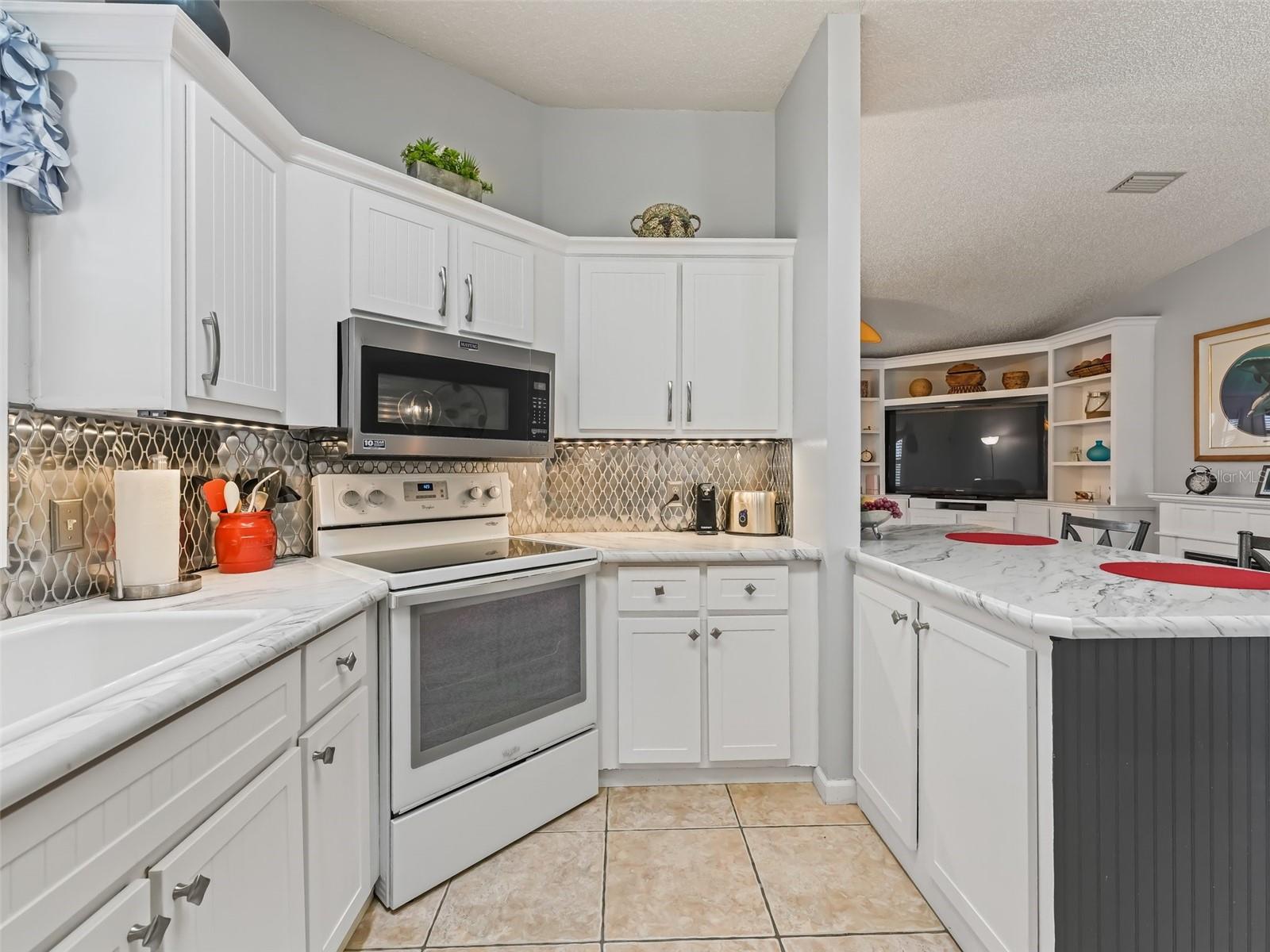 705 HEATHROW AVE, LADY LAKE, FL, 32159