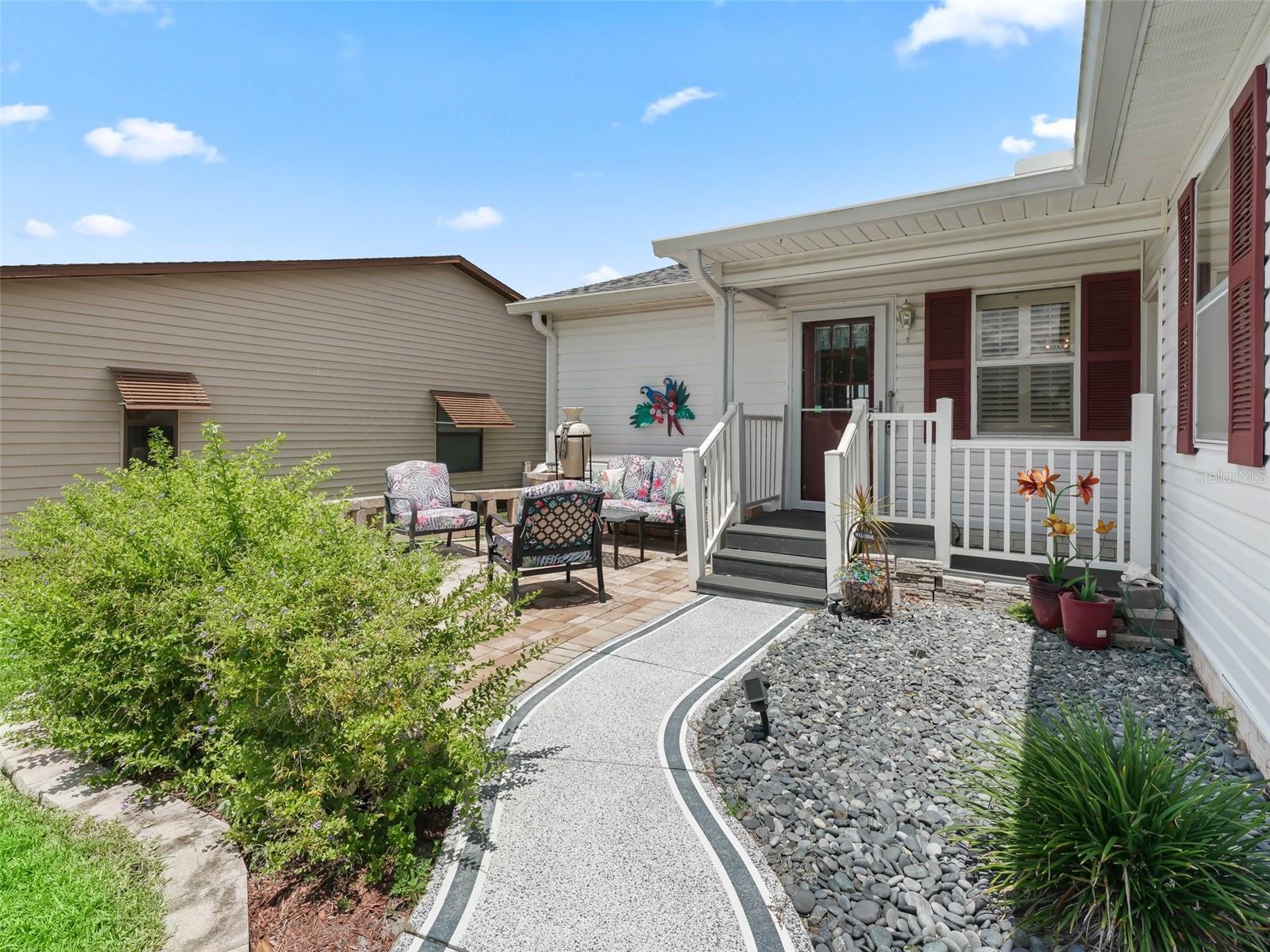 705 HEATHROW AVE, LADY LAKE, FL, 32159