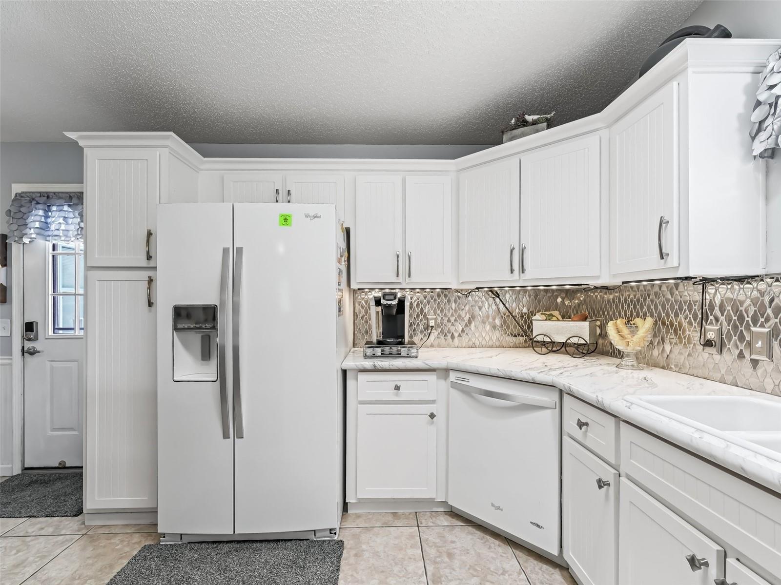 705 HEATHROW AVE, LADY LAKE, FL, 32159