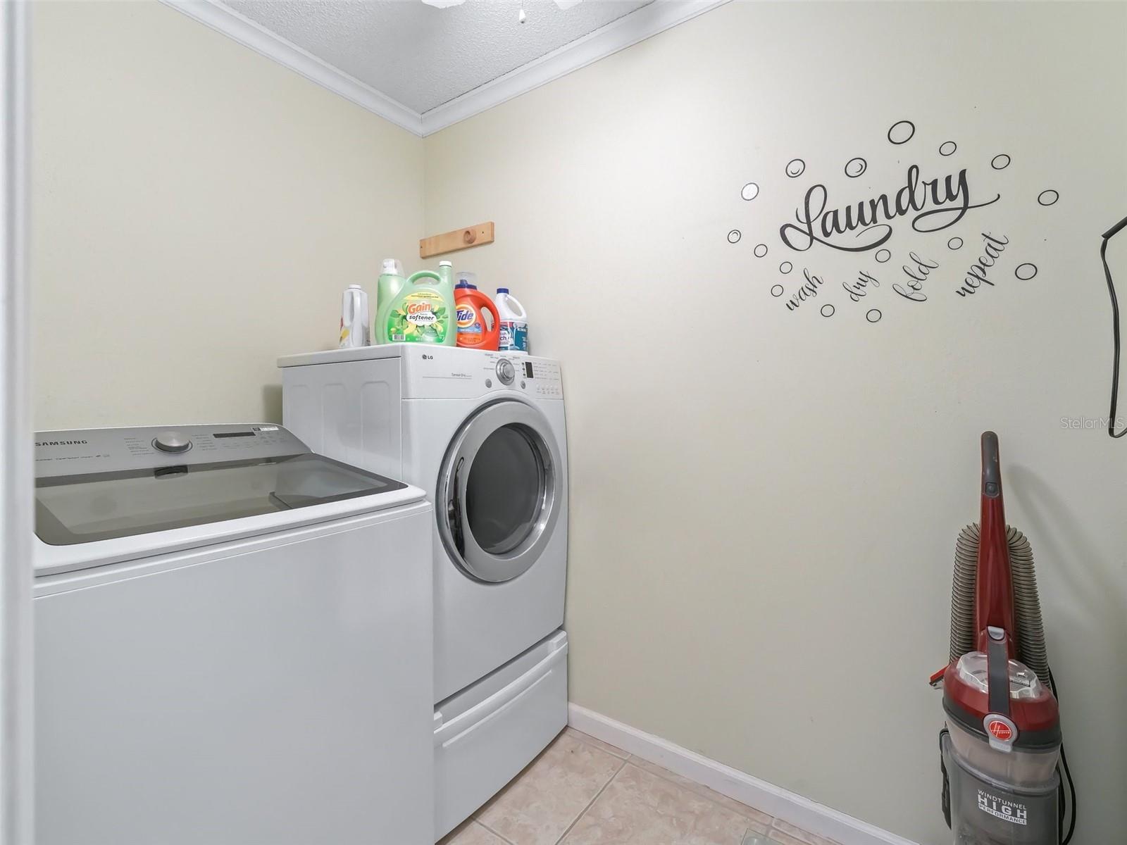 705 HEATHROW AVE, LADY LAKE, FL, 32159