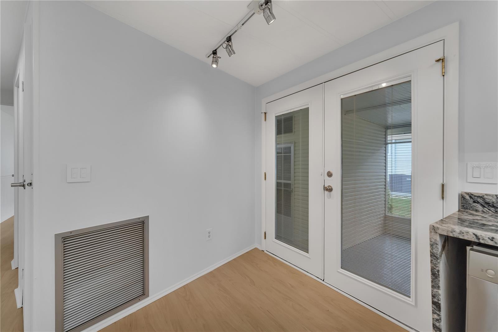 O6231287 Property Photo