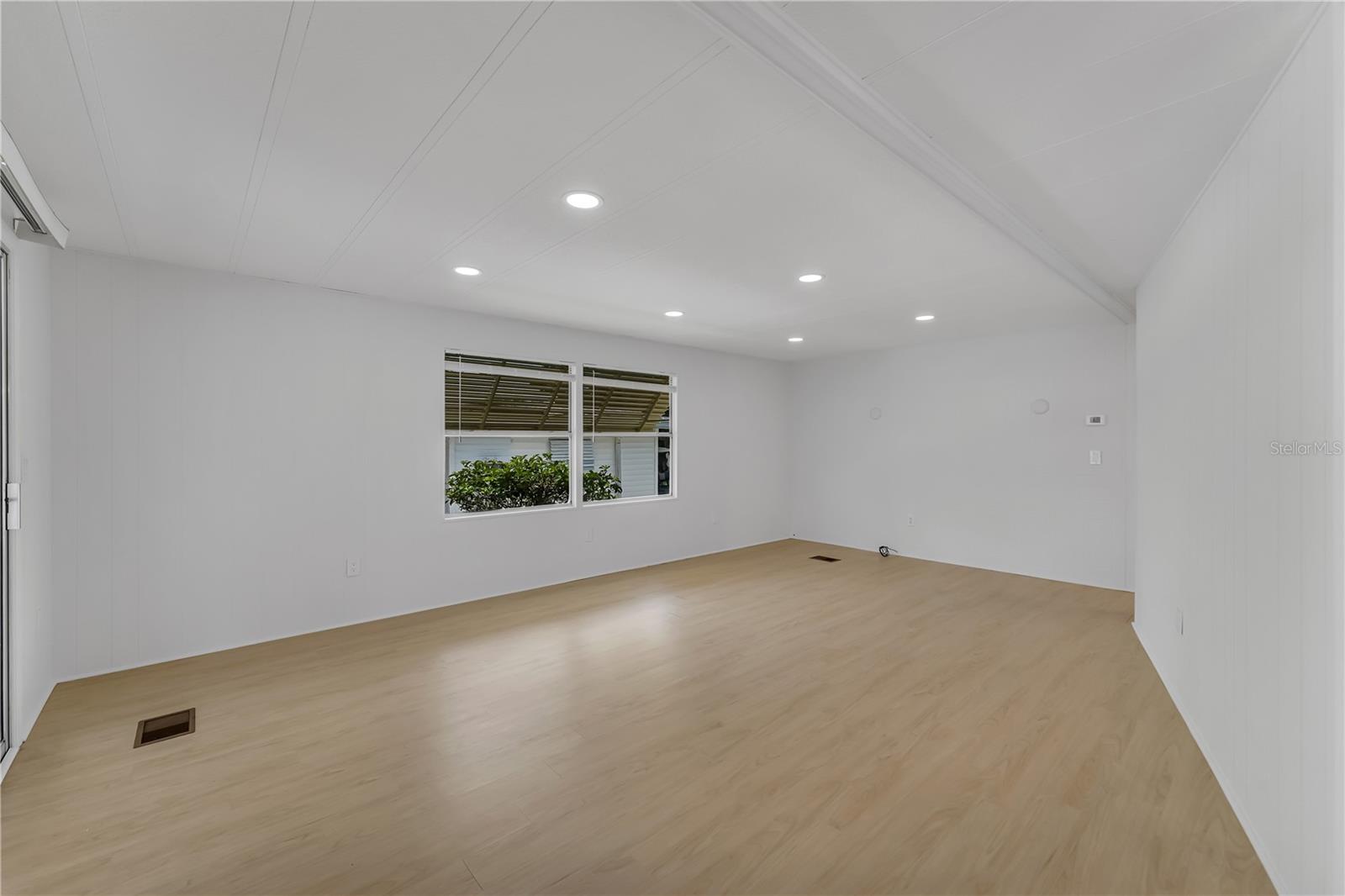 O6231287 Property Photo