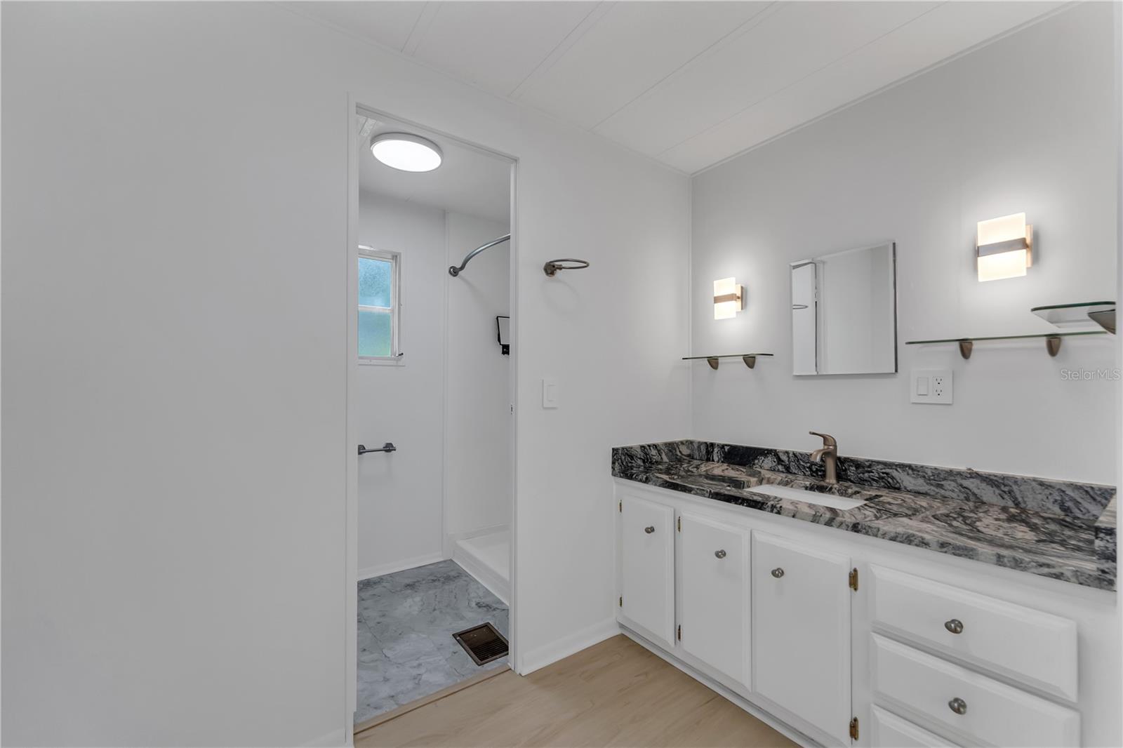 O6231287 Property Photo