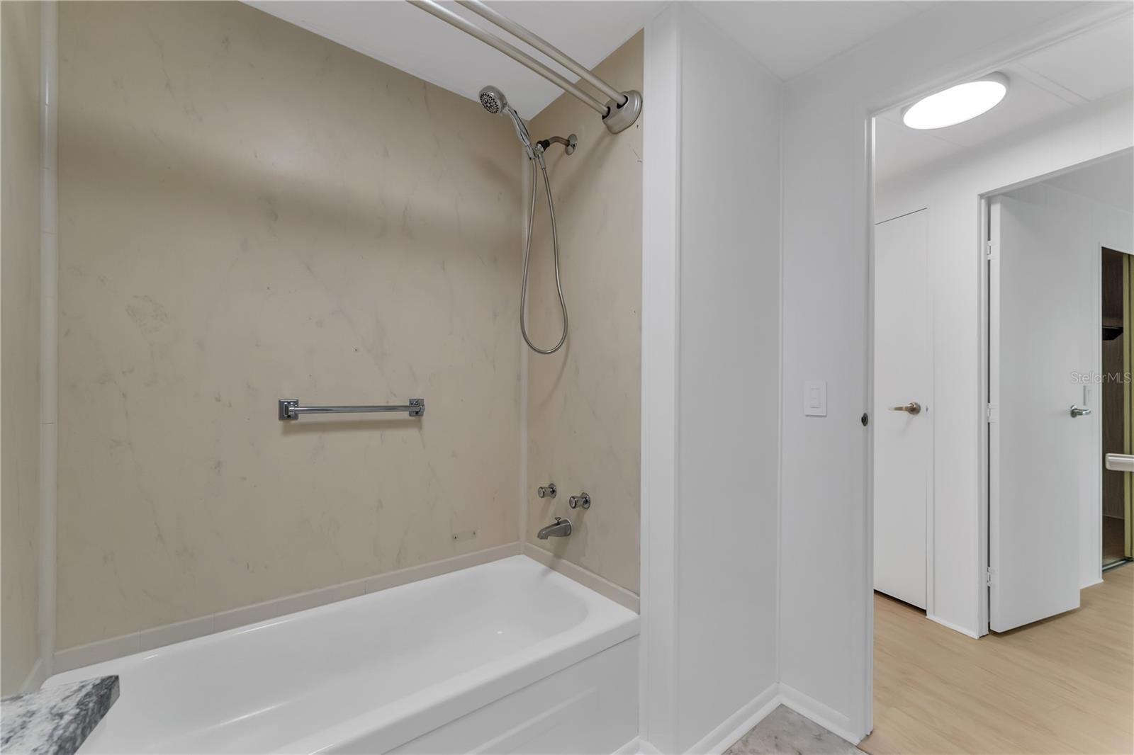 O6231287 Property Photo