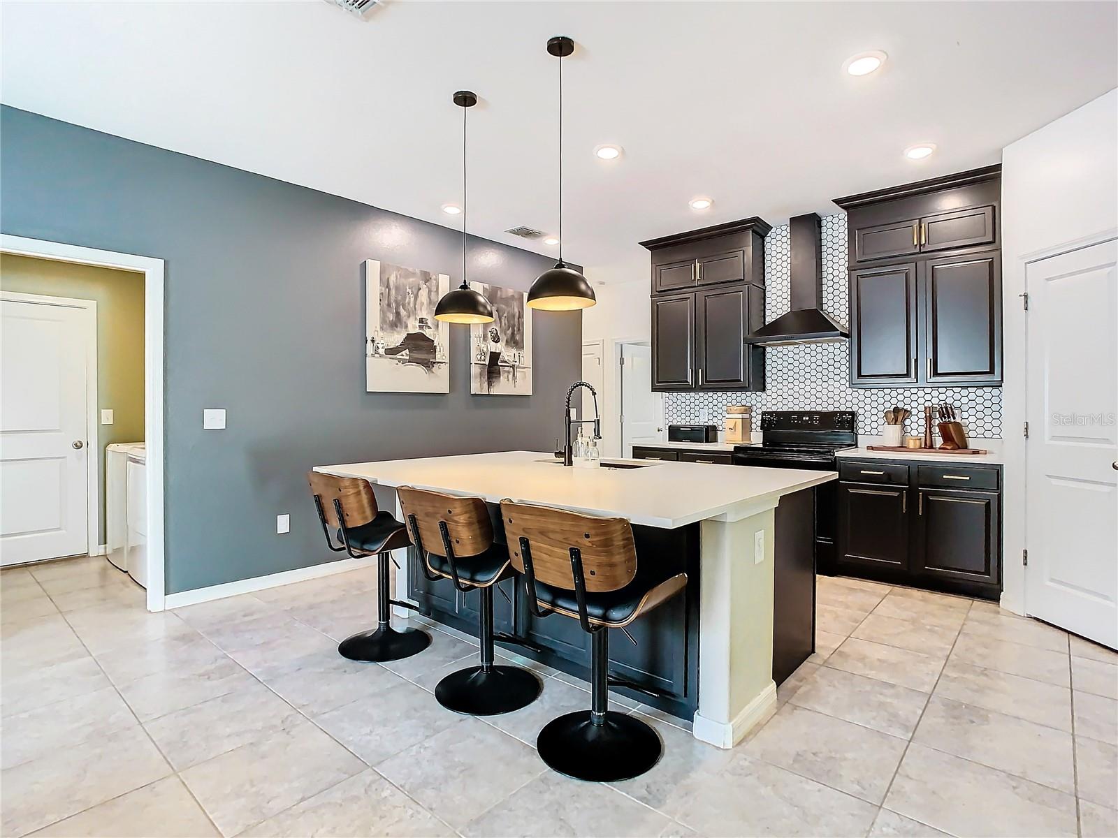 3011 MOULDEN HOLLOW DR, ZEPHYRHILLS, FL, 33540
