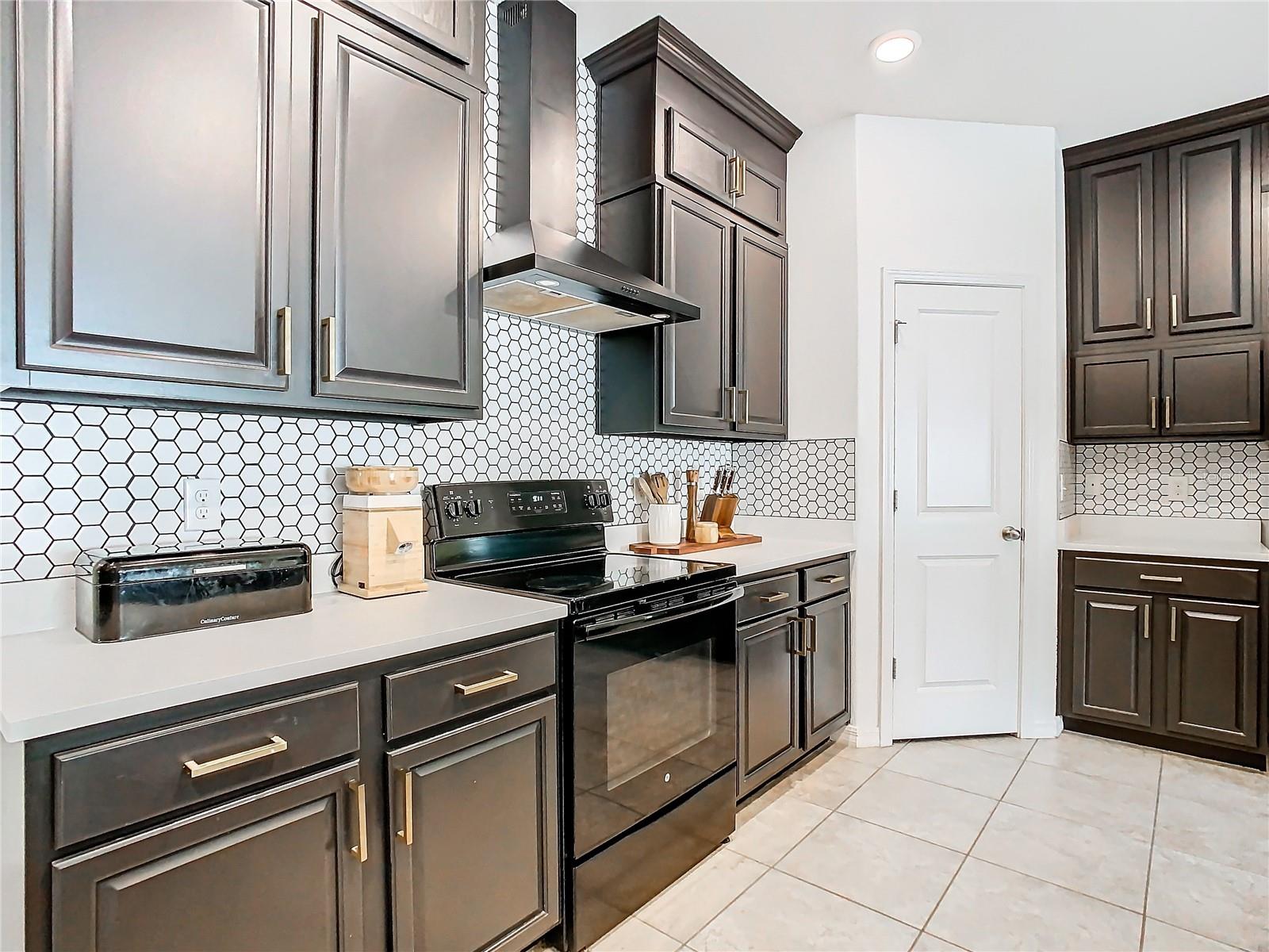 3011 MOULDEN HOLLOW DR, ZEPHYRHILLS, FL, 33540