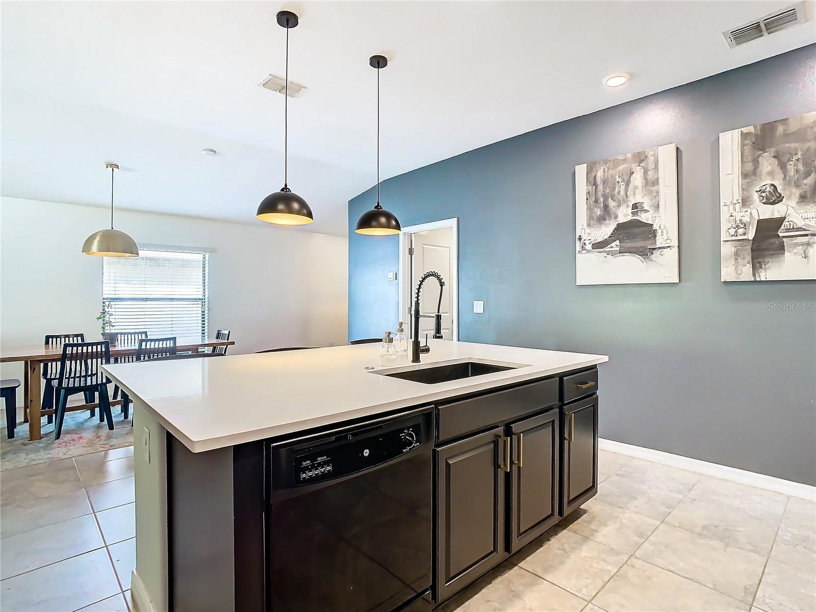 3011 MOULDEN HOLLOW DR, ZEPHYRHILLS, FL, 33540