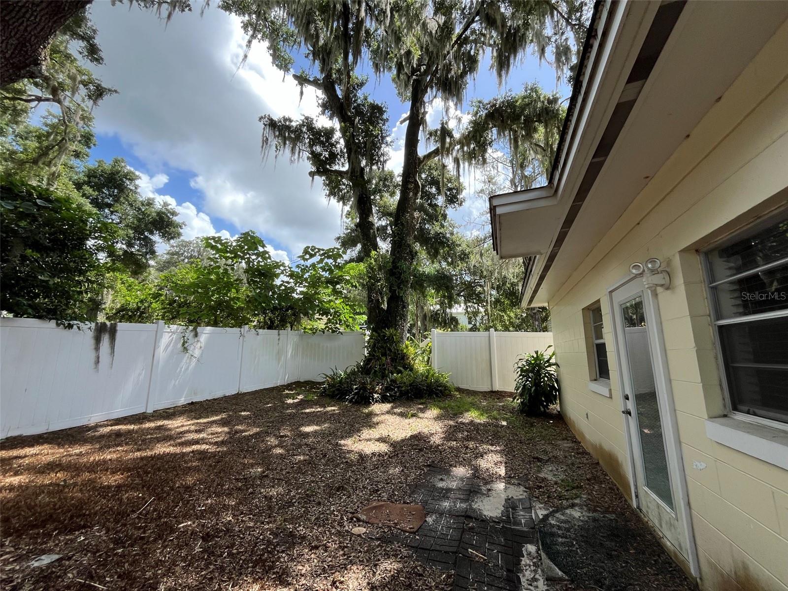 2510 WINONA AVE, LEESBURG, FL, 34748