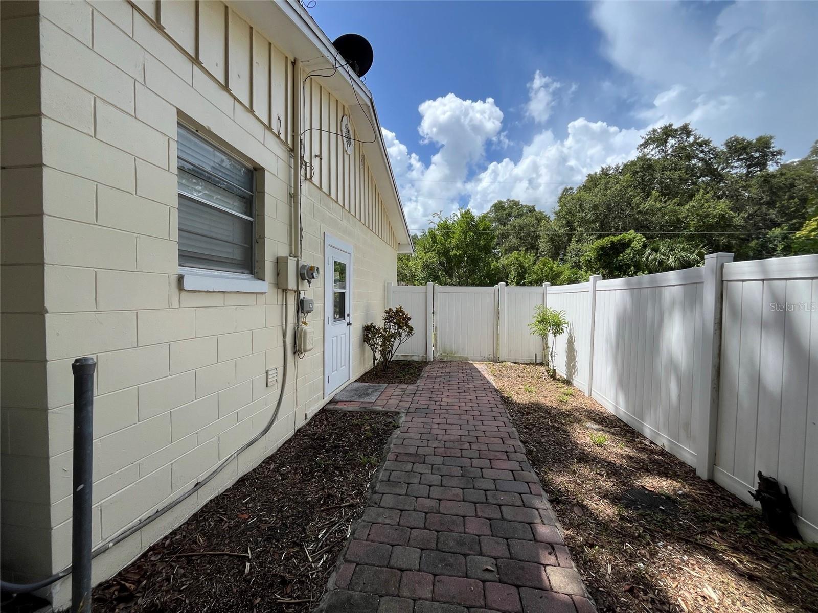 2510 WINONA AVE, LEESBURG, FL, 34748