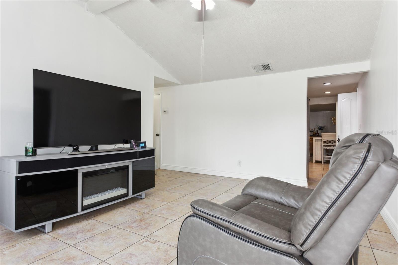 8816 ASCOT CT, TAMPA, FL, 33634