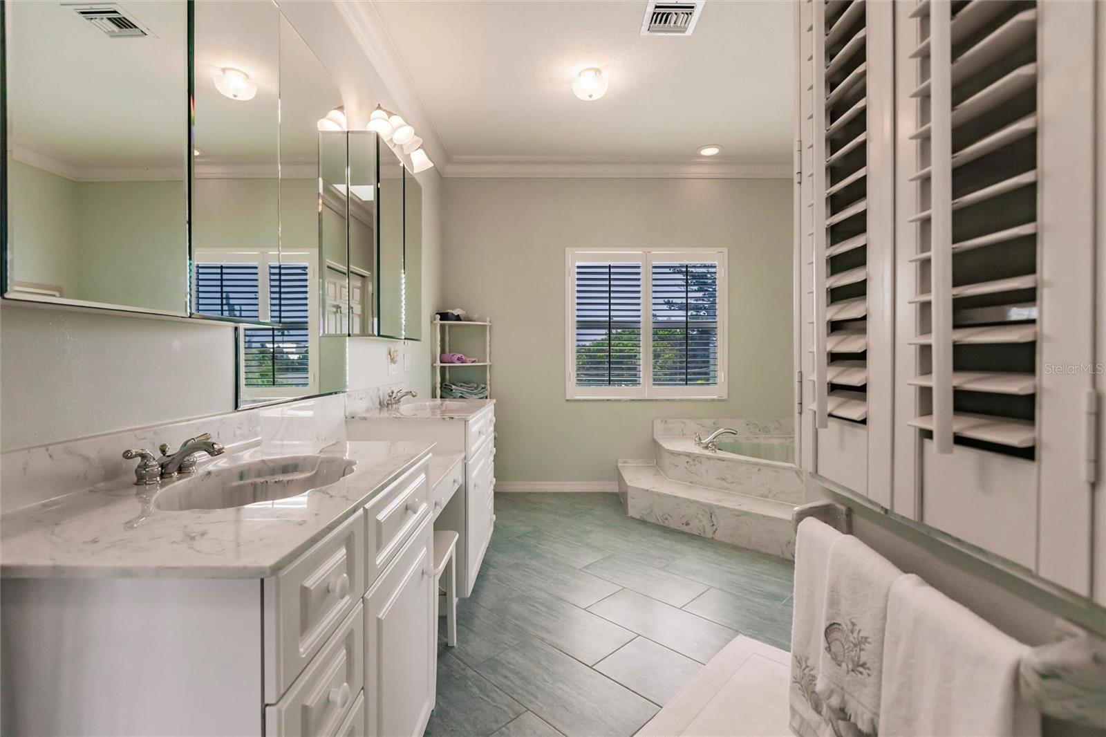 210 LAKEVIEW DR, ANNA MARIA, FL, 34216
