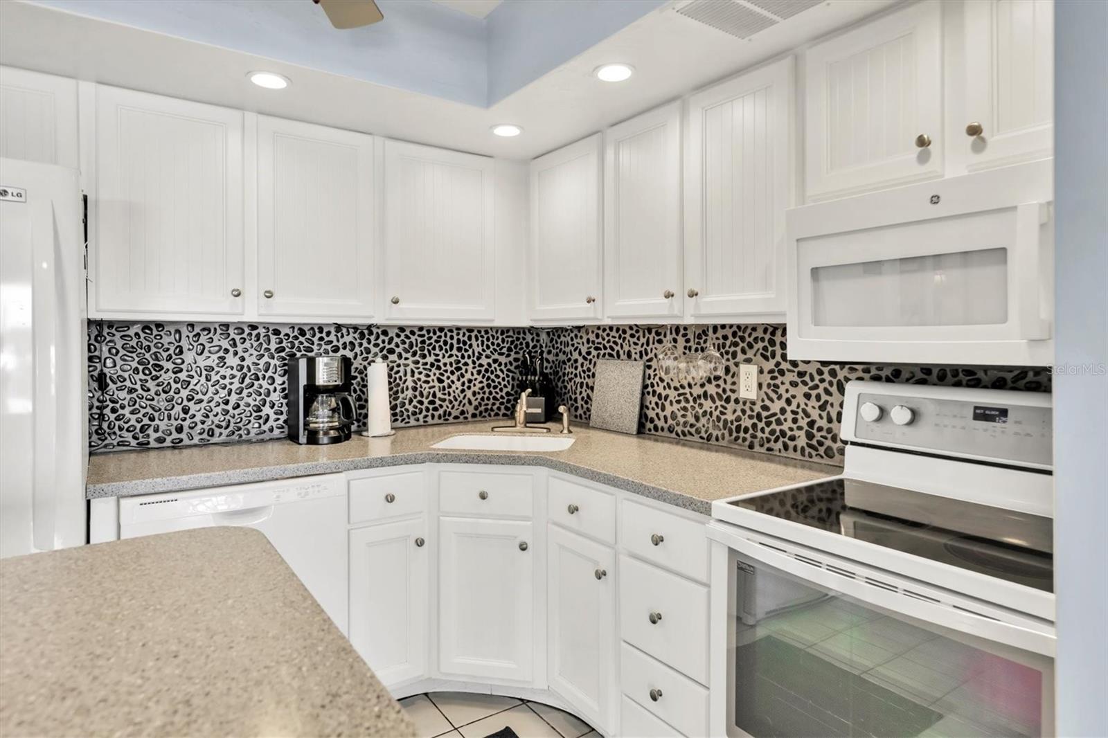 1714 69TH AVE W #B205, BRADENTON, FL, 34207