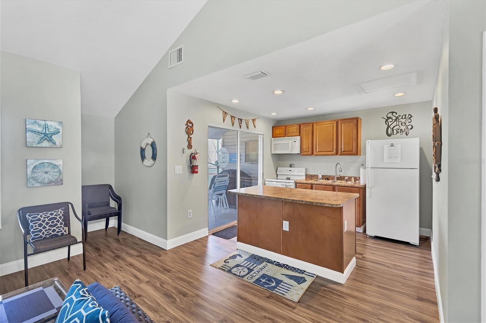 1714 69TH AVE W #B205, BRADENTON, FL, 34207