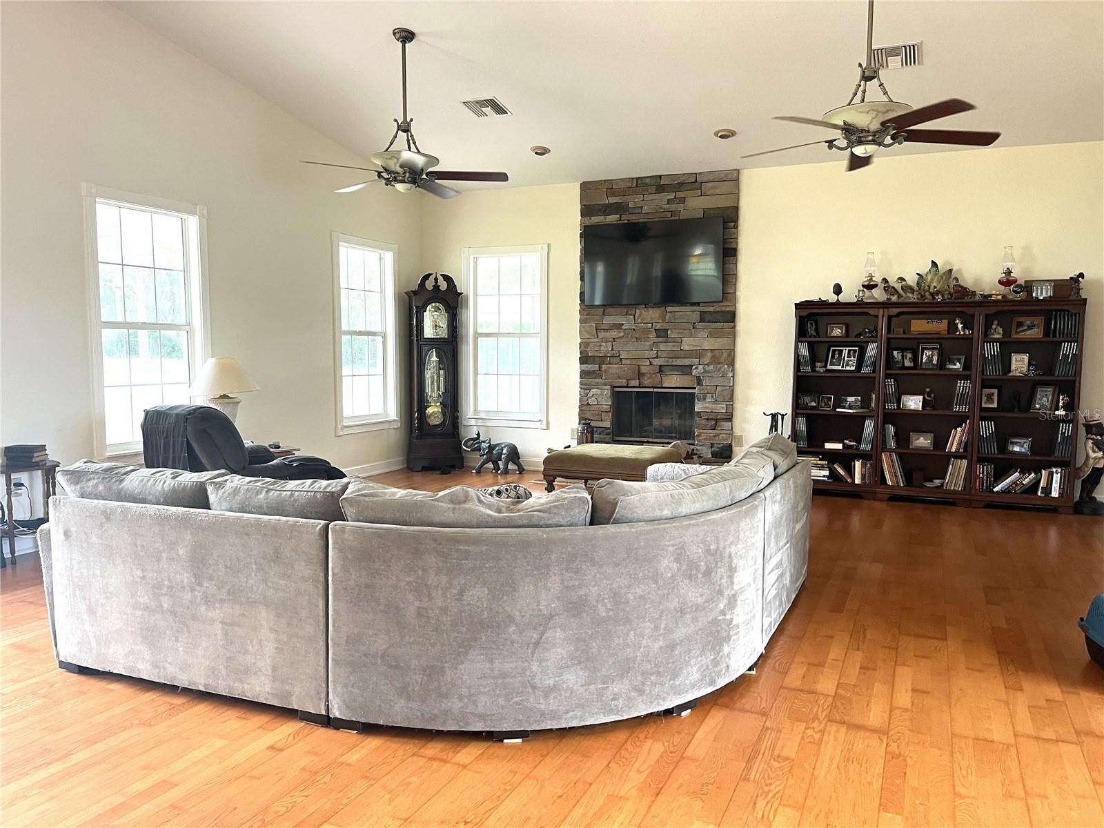 30737 ELAM RD, WESLEY CHAPEL, FL, 33545