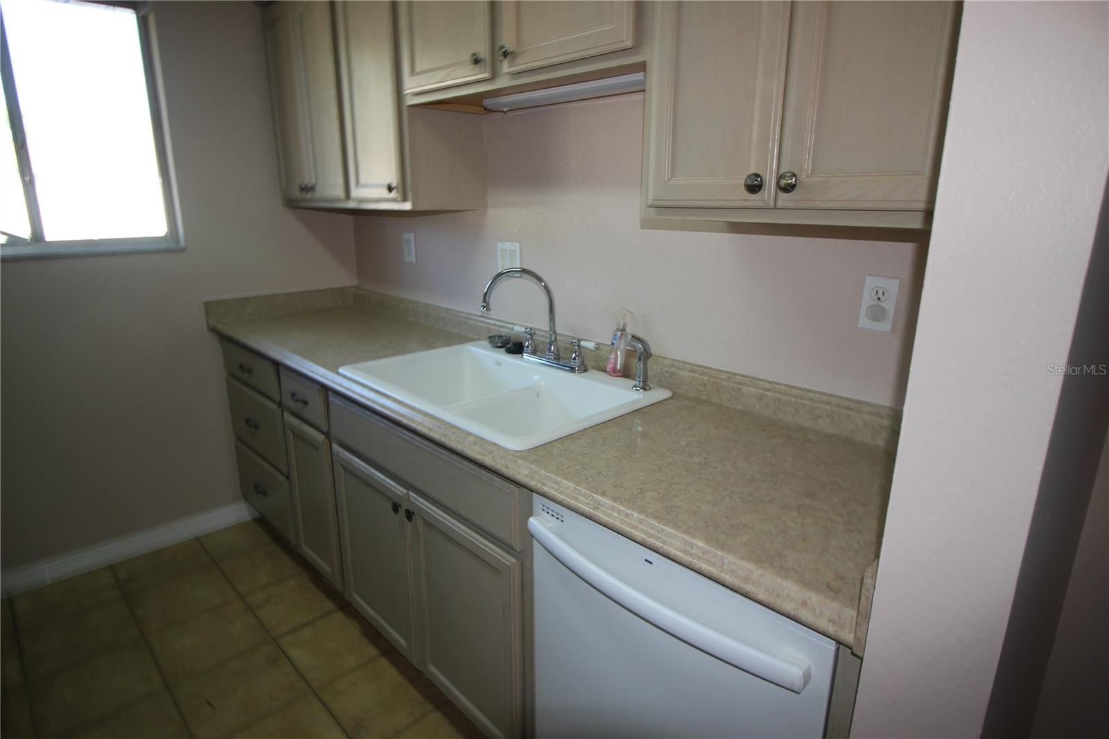 U8253343 Property Photo