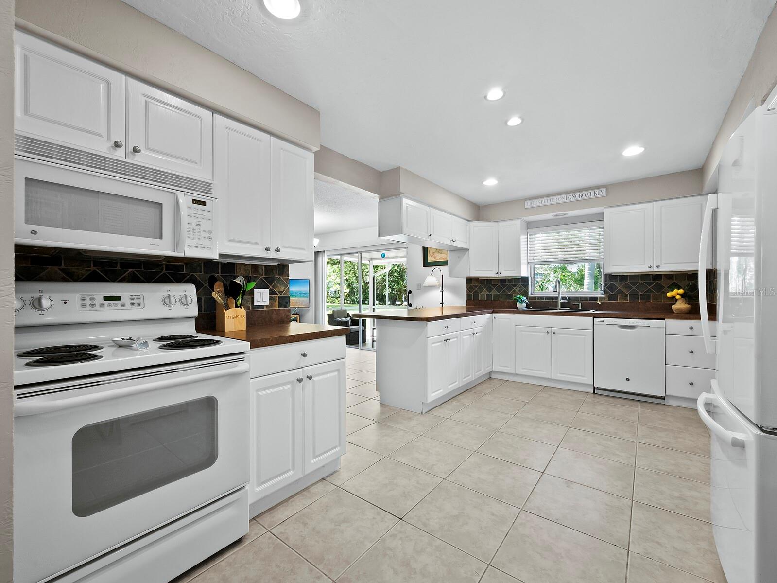 569 SUTTON PL, LONGBOAT KEY, FL, 34228