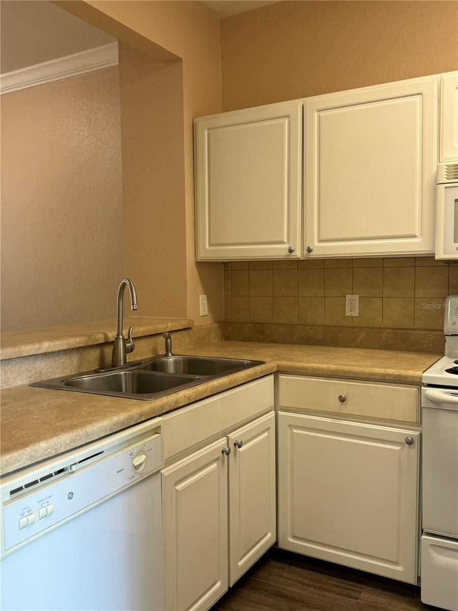 4961 NW 43RD AVE #105, GAINESVILLE, FL, 32606