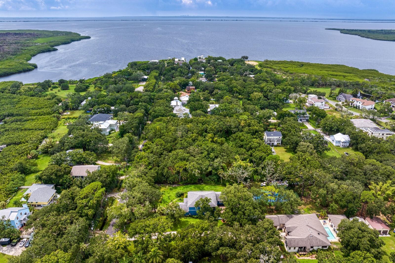8004 BAY DR, TAMPA, FL, 33635