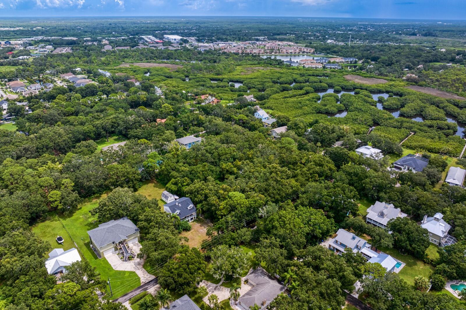 8004 BAY DR, TAMPA, FL, 33635