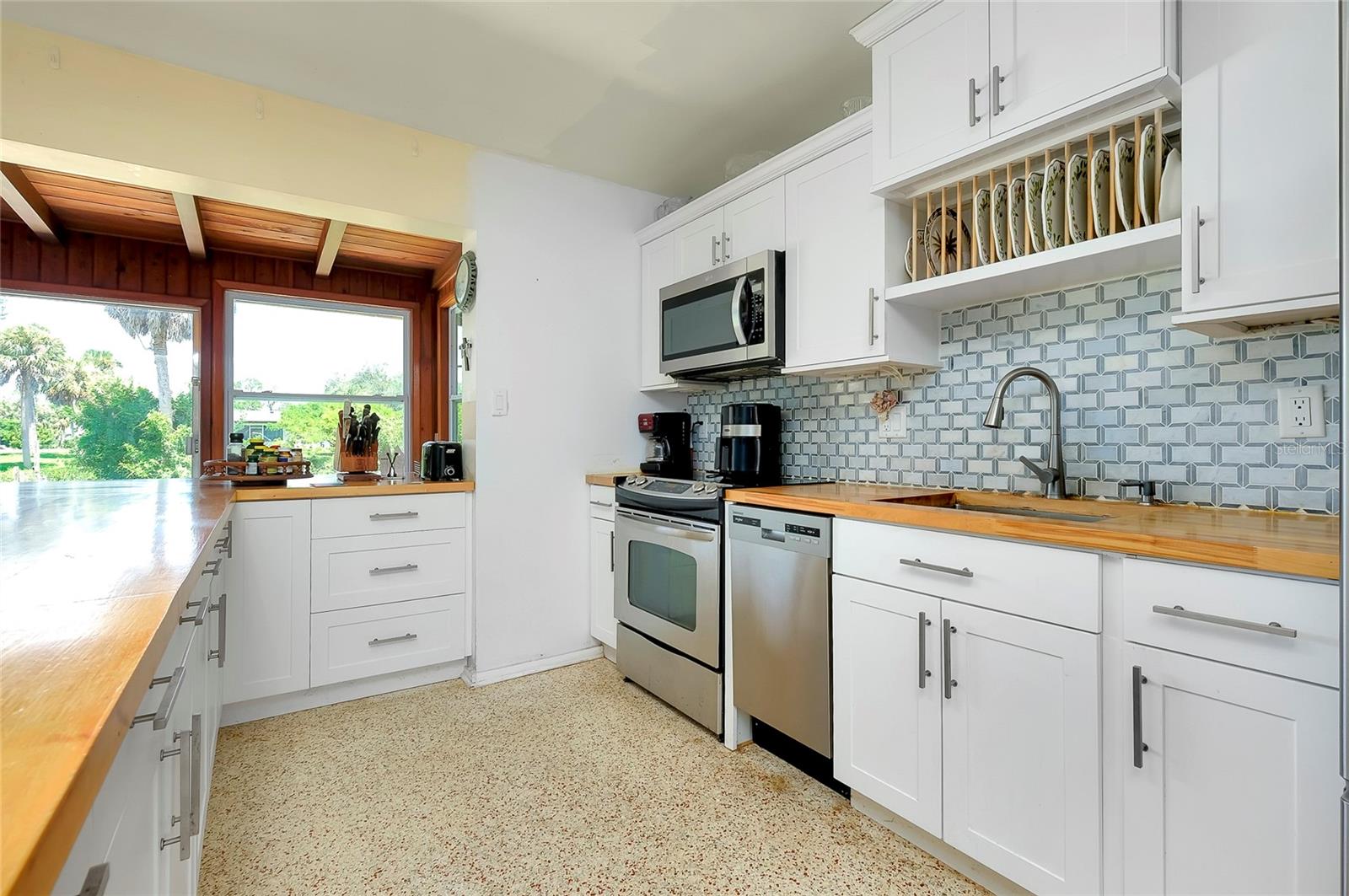 9027 E RIVER RD, VENICE, FL, 34293