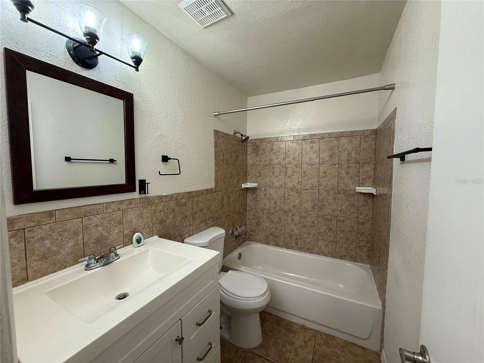 2020 CONTINENTAL AVE #104, TALLAHASSEE, FL, 32304