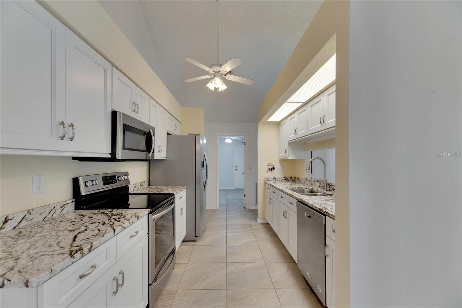 2028 BERRY ROBERTS DR #52, SUN CITY CENTER, FL, 33573