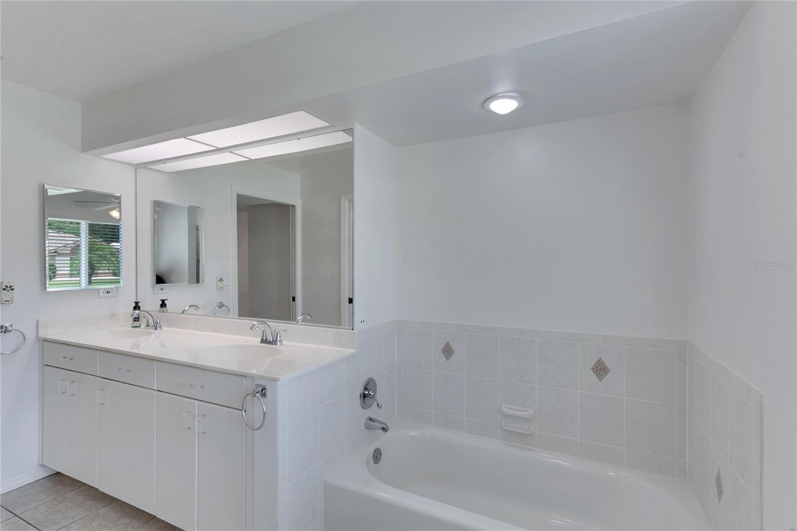 2028 BERRY ROBERTS DR #52, SUN CITY CENTER, FL, 33573