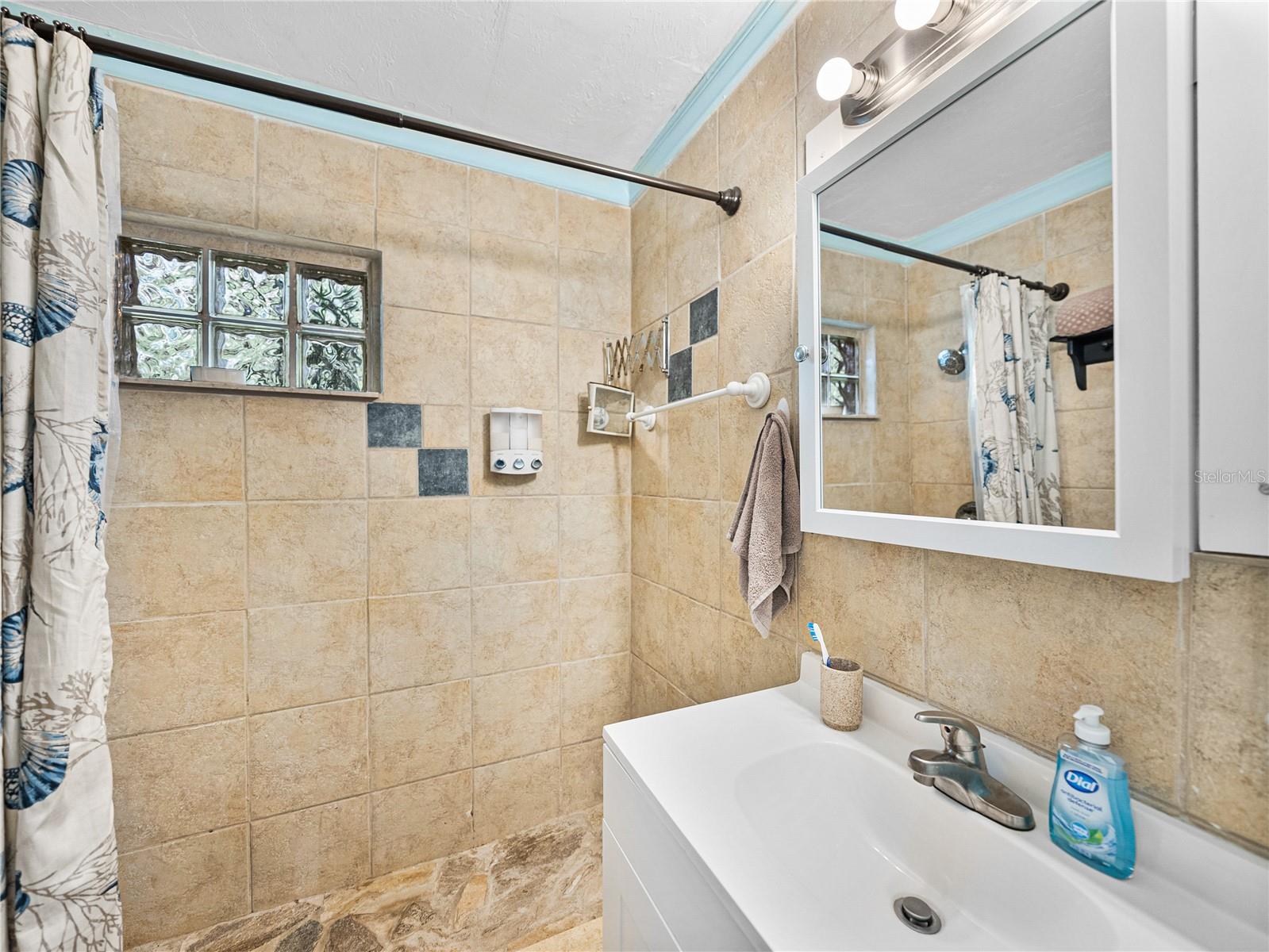 1422 BAYSHORE RD, RUSKIN, FL, 33570