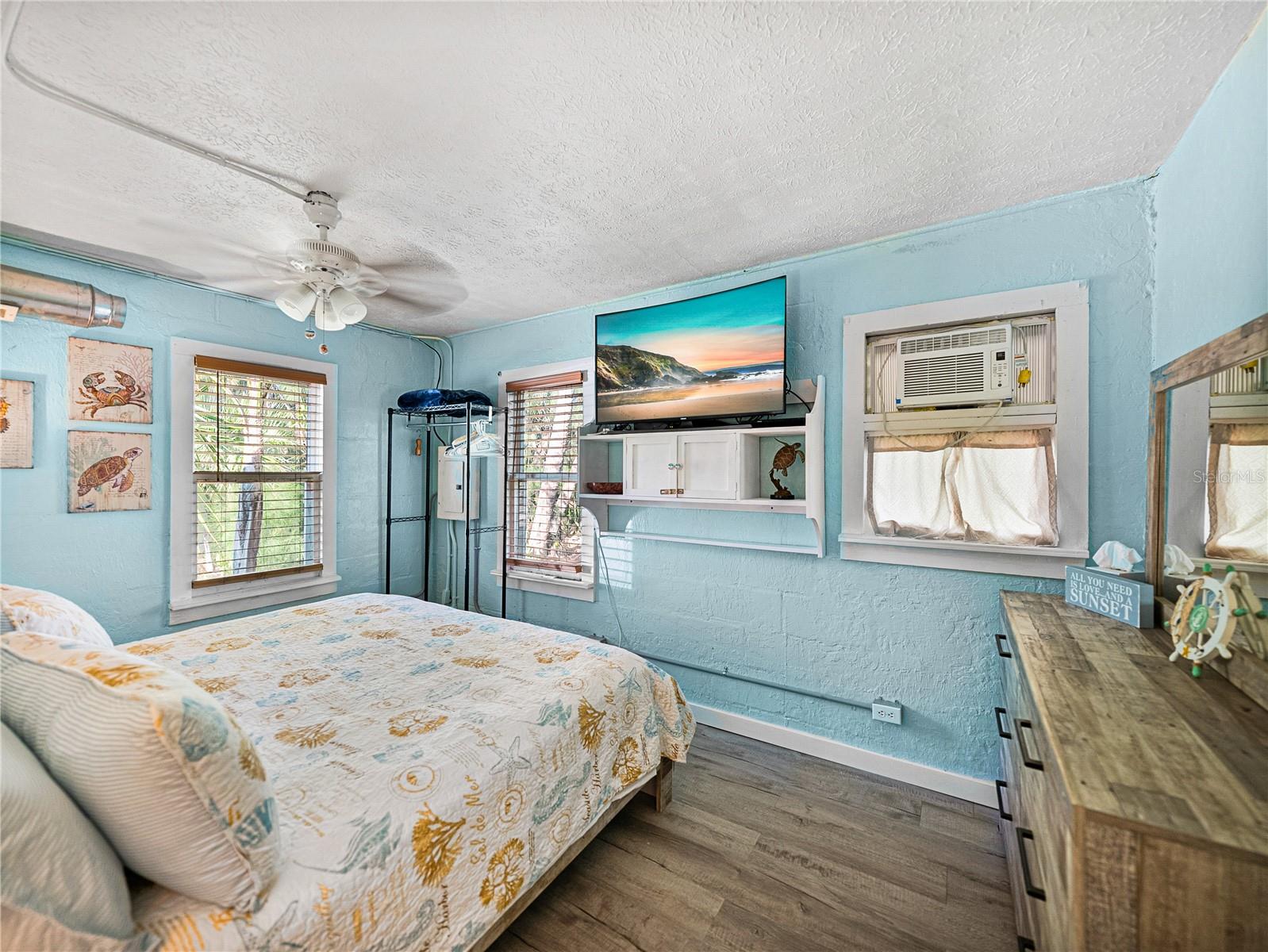 1422 BAYSHORE RD, RUSKIN, FL, 33570