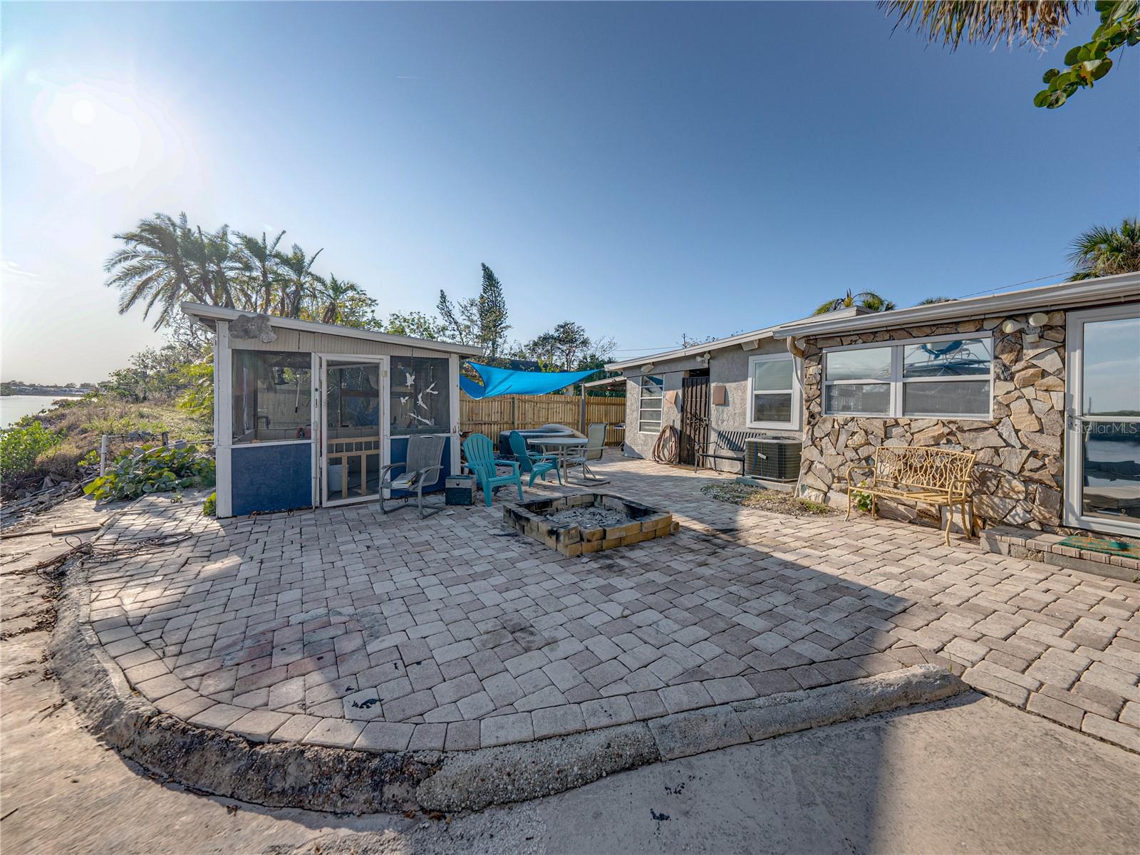 1422 BAYSHORE RD, RUSKIN, FL, 33570