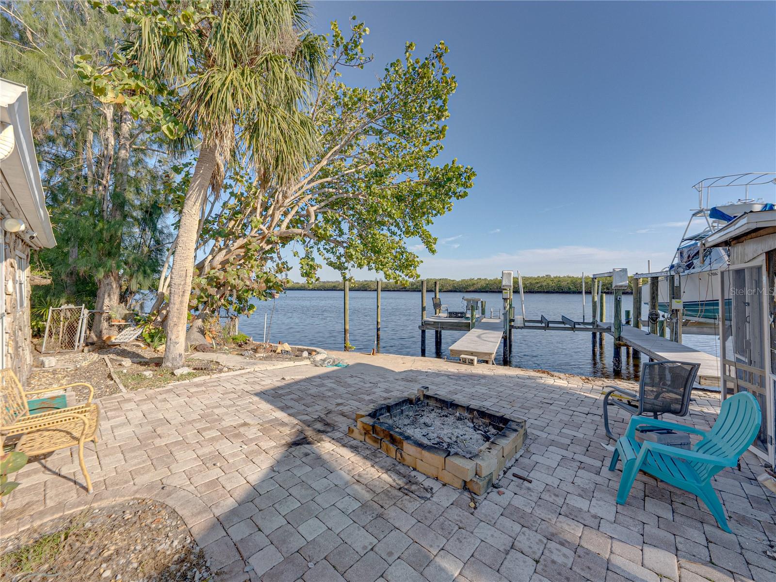 1422 BAYSHORE RD, RUSKIN, FL, 33570