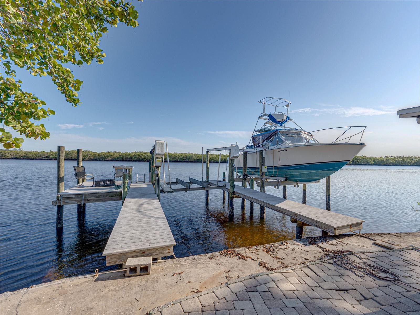 1422 BAYSHORE RD, RUSKIN, FL, 33570