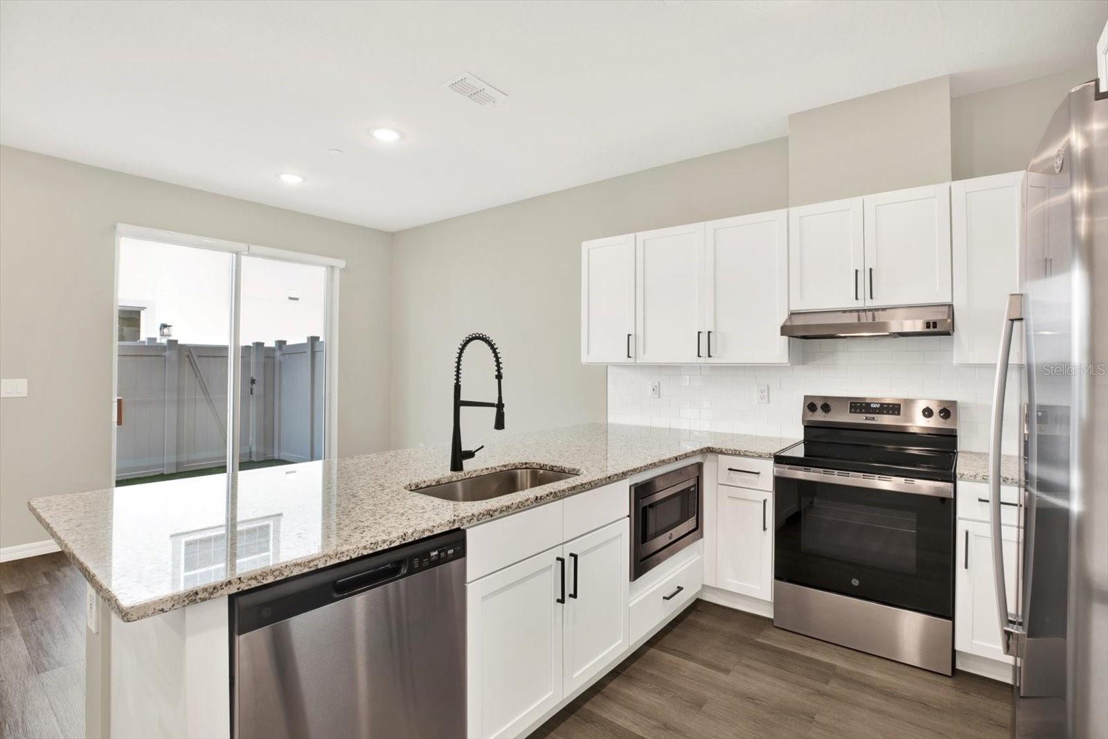 9900 CRESCENT RAY DR, WESLEY CHAPEL, FL, 33545