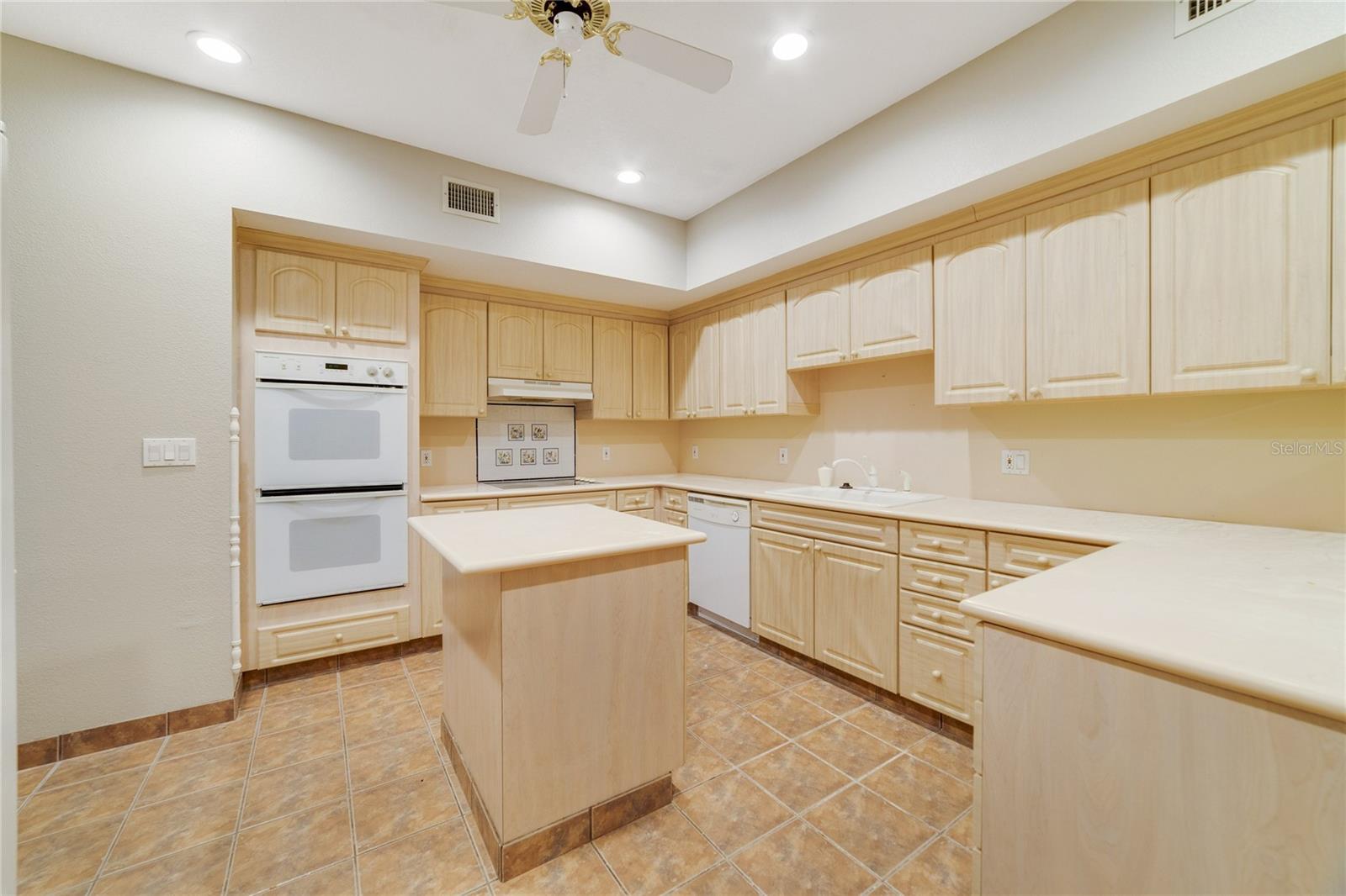910 CYPRESS AVE, SAINT CLOUD, FL, 34769