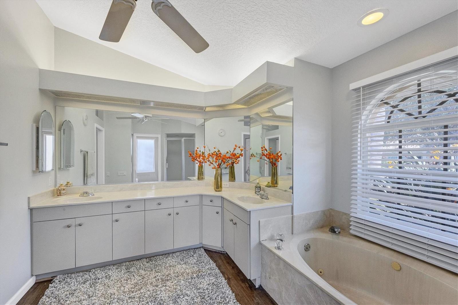 5857 CARRIAGE DR, SARASOTA, FL, 34243