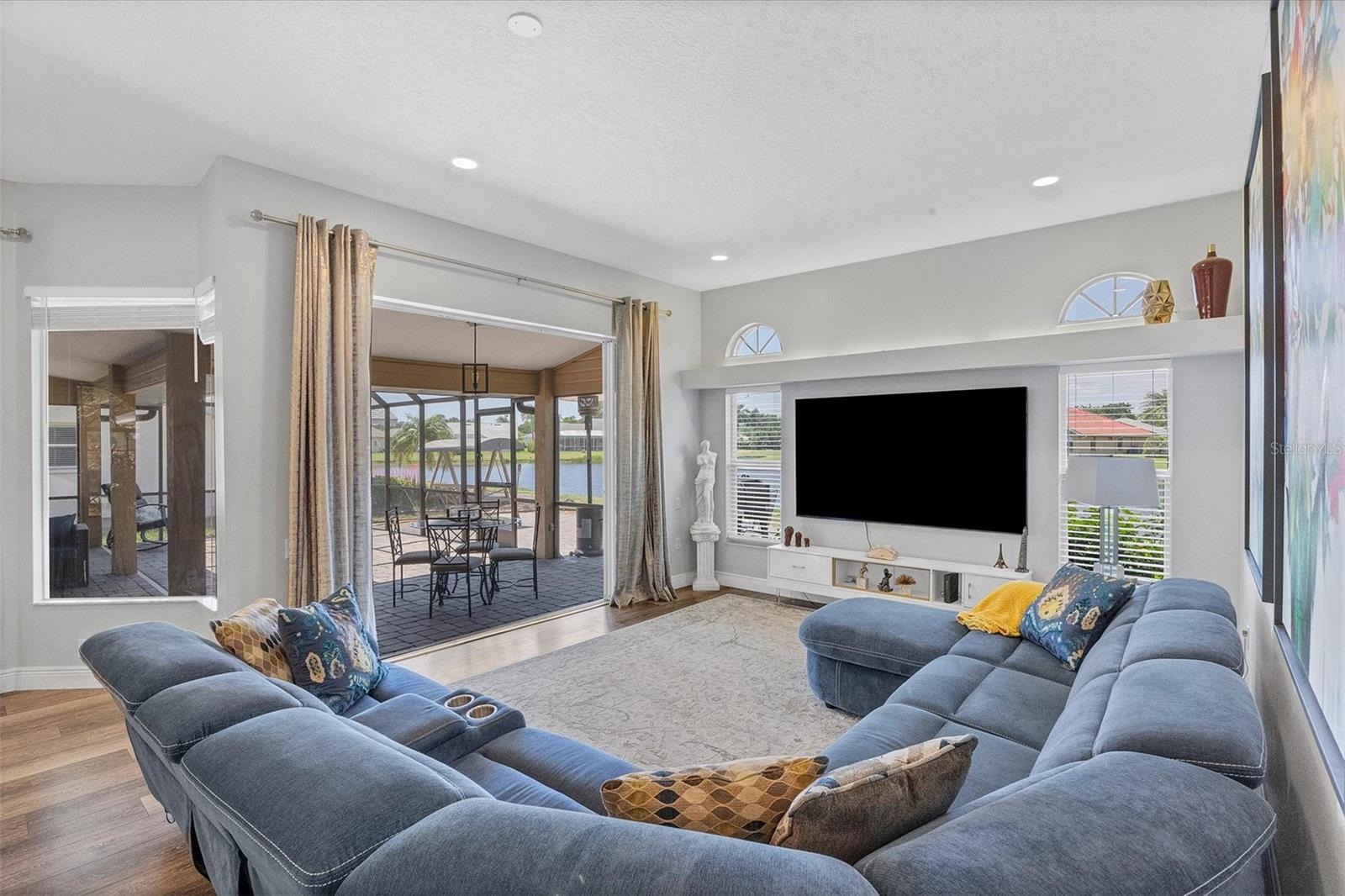 5857 CARRIAGE DR, SARASOTA, FL, 34243