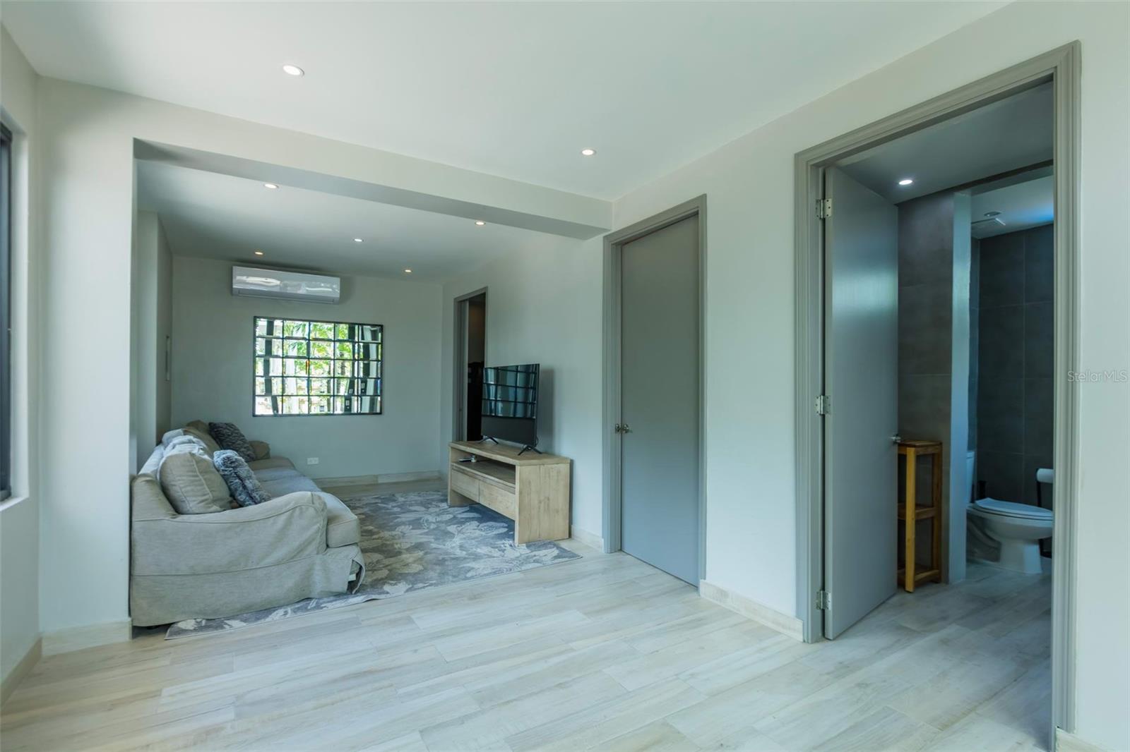 PR9108242 Property Photo