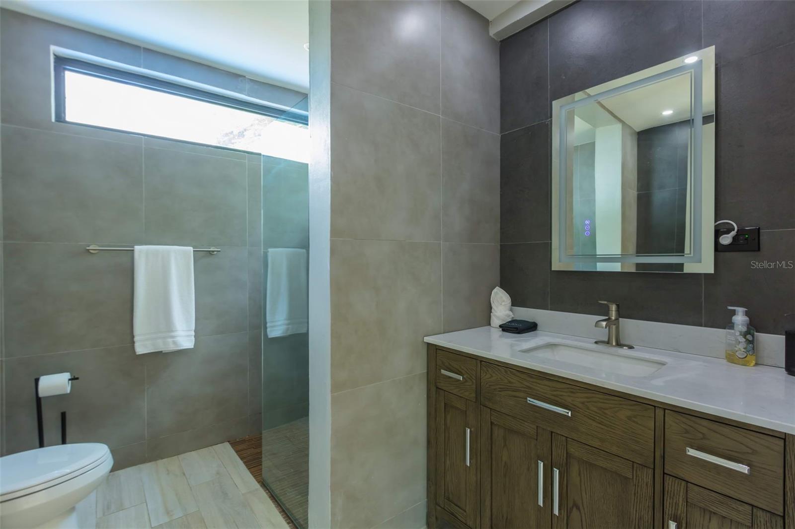 PR9108242 Property Photo